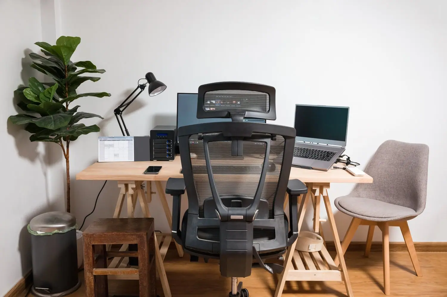 Dobór akcesoriów ergonomicznych do pracy z laptopem